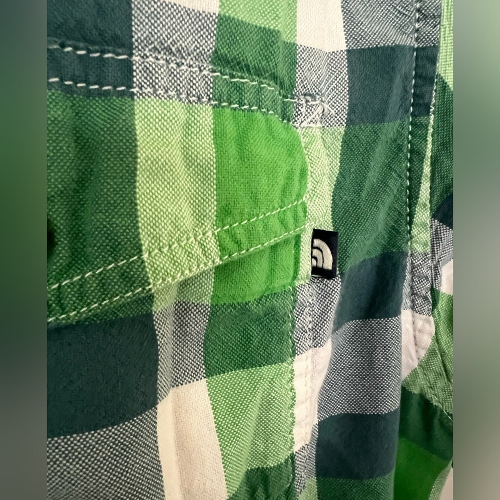 The North Face Men’s Large Plaid Short Sleeve Button Up Shirt - Picture 2 of 6